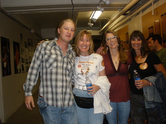 Derek, Susea, Susan and Gail backstage before ABB show 8/30/08