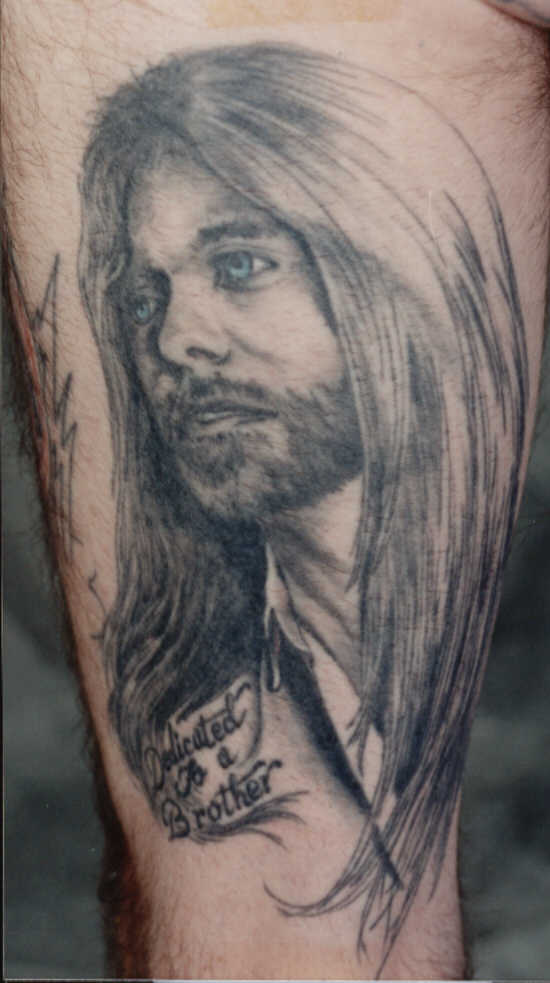 This is a portrait of Gregg Allman that's tattooed on Neil Grant's leg. It's from the I'm No Angel cd cover.Tattooed in St. Paul, Mn. in 1988.