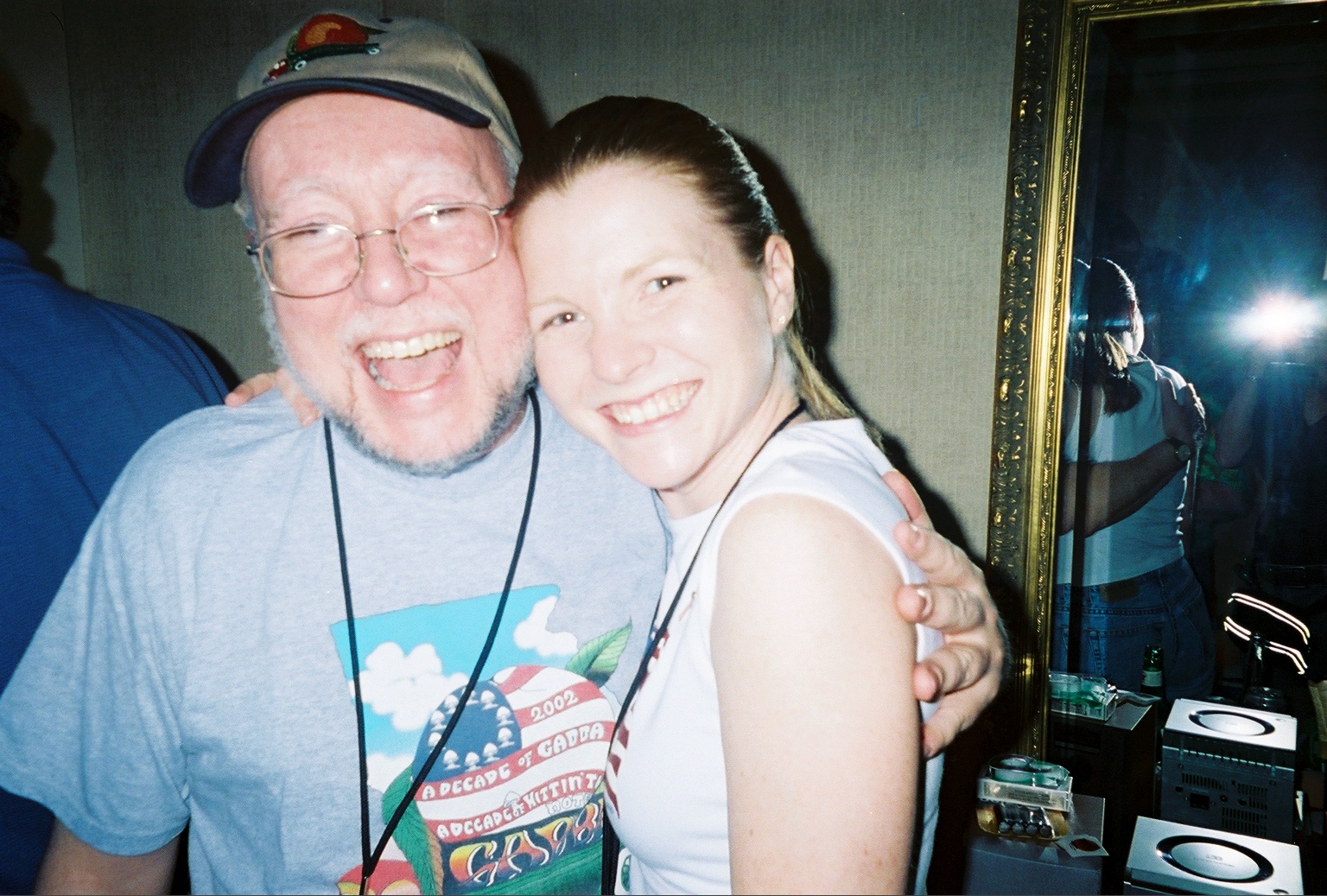 Buppalo & Jeanne sharing a *smile* and a hug at the Beacon 2003.