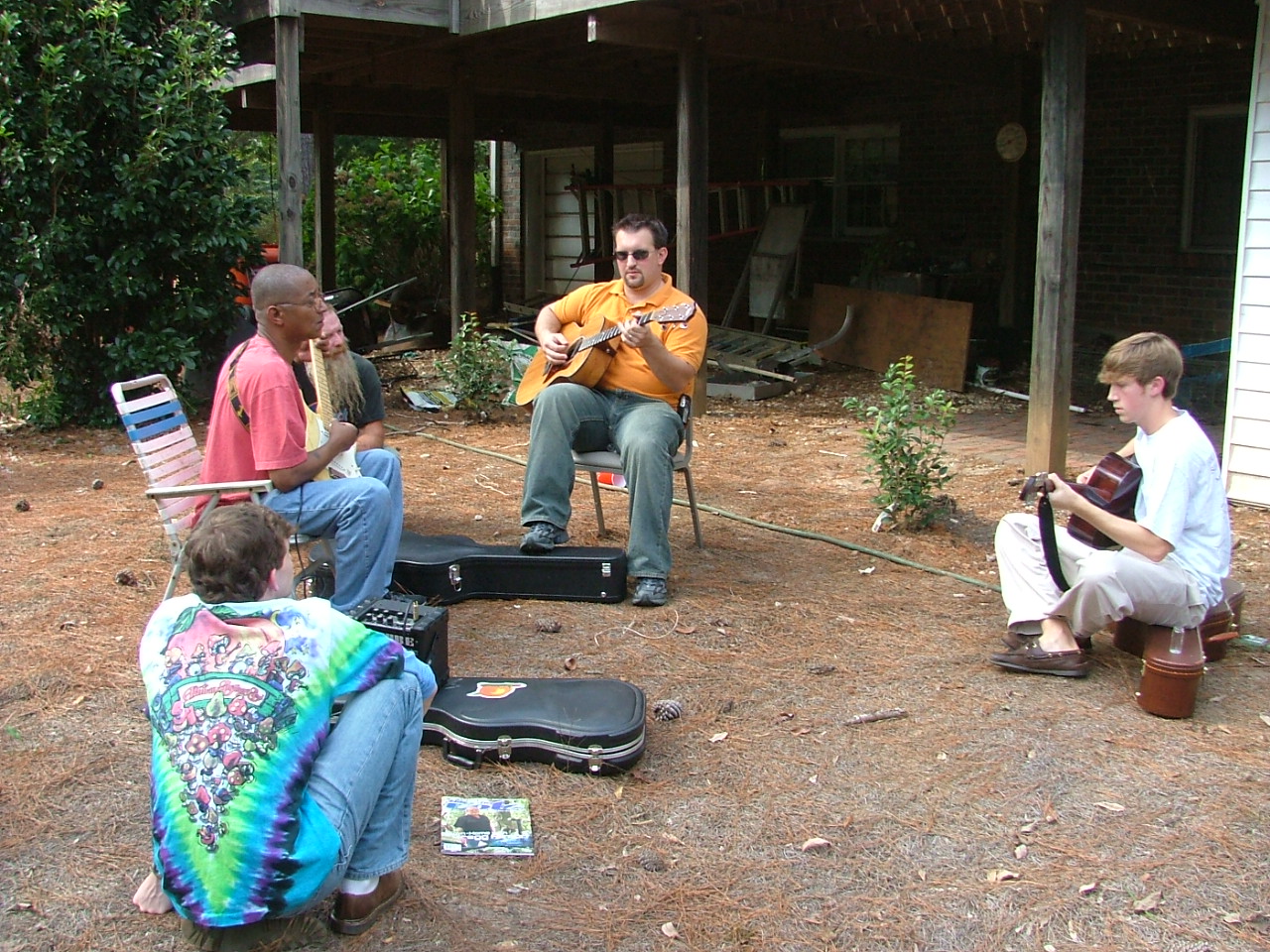 bluedad,slowhand, jessica and philip playing some tunes on Schroomriver.