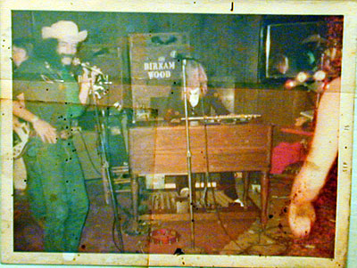 Pretty tattered pic from Grant's Lounge 'Wall of Fame', Gregg sitting in with Birnam Wood Sep. '75. [url]http://grantslounge.com[/url]